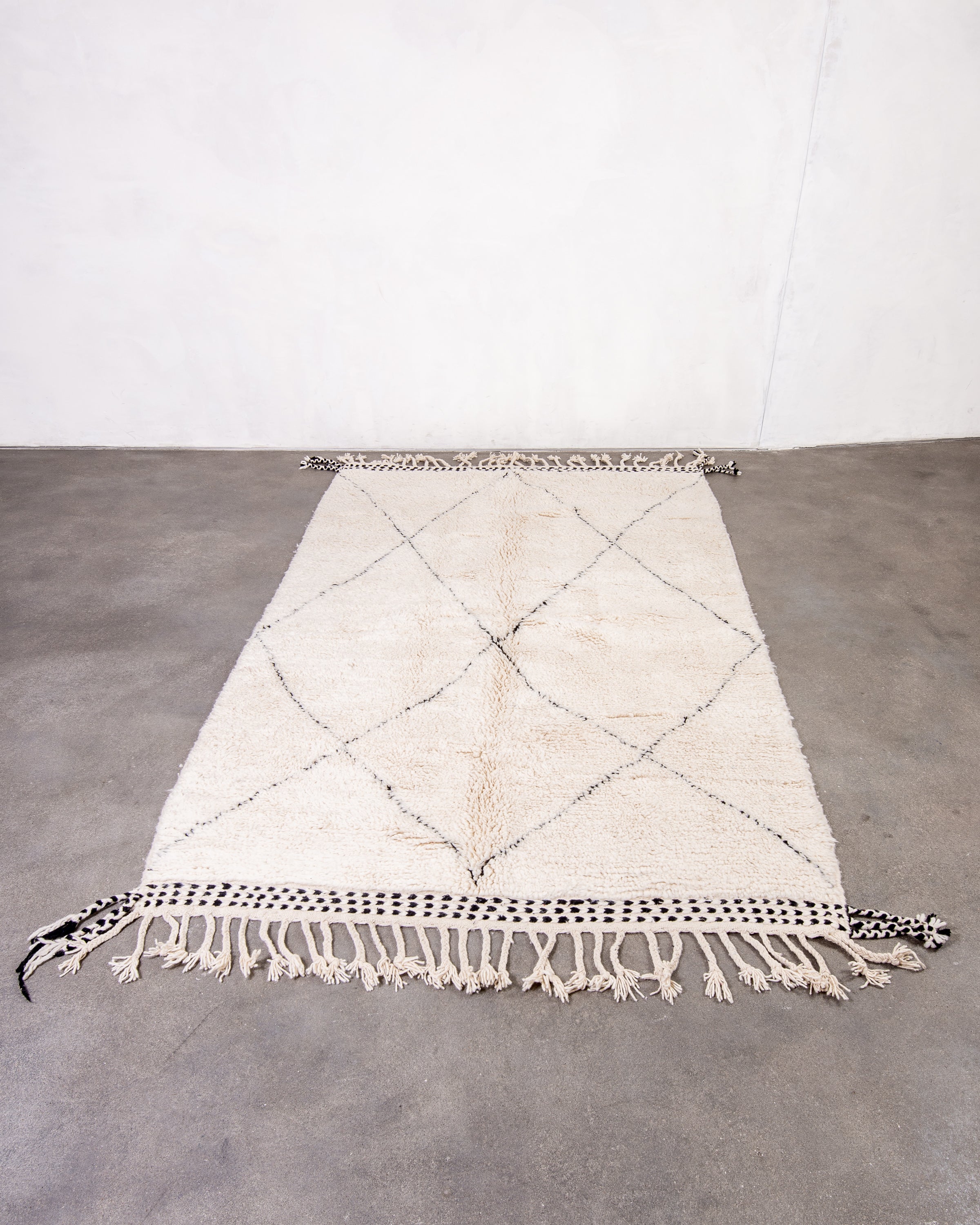 Modern designer handcrafted Berber rug from morocco Beniourain with beautiful colors and patterns